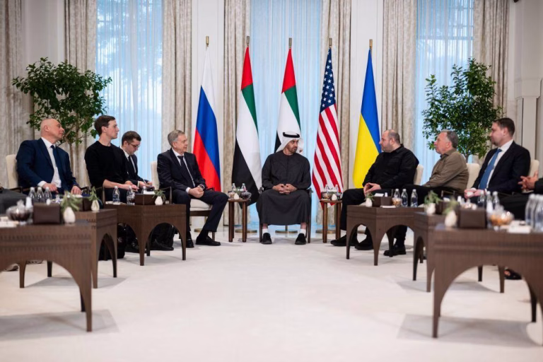 Terminou primeira ronda de negociações entre ucranianos, russos e americanos