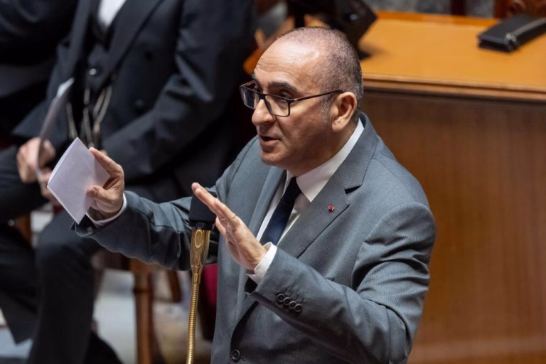 Ministro do Interior francês liga atentado frustrado a guerra no Médio Oriente