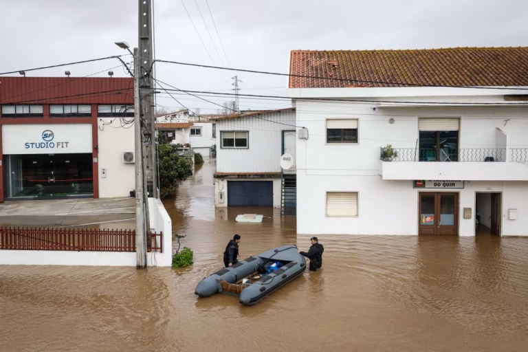 Marinha resgatou hoje mais de 130 pessoas afetadas pelas cheias