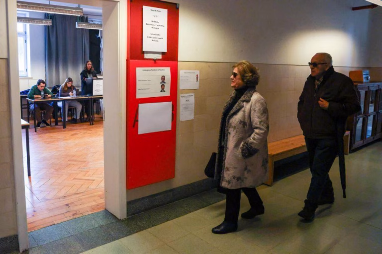 Afluência supera 1.ª volta com 22,35% dos eleitores a votar até às 12:00