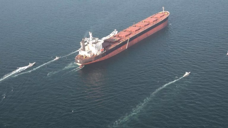 Teerão autoriza passagem de 20 navios paquistaneses por estreito de Ormuz