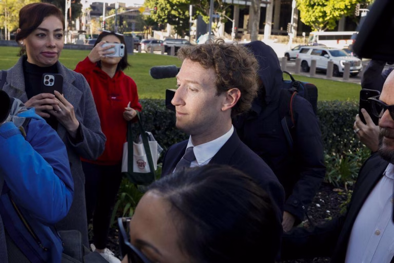 Zuckerberg lamenta demora do Instagram a identificar menores de 13 anos