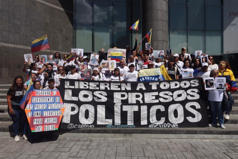 Presidente interina da Venezuela Delcy Rodríguez assina lei de amnistia