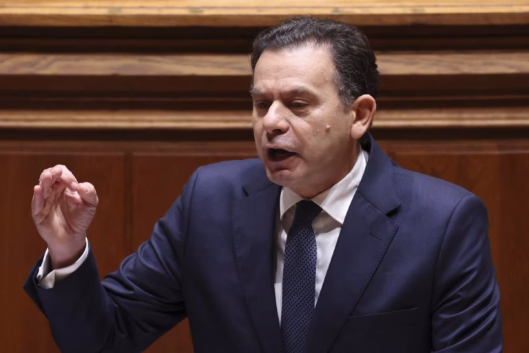Mau tempo: Primeiro-ministro e PSD recusam falha do Estado e criticam oposição