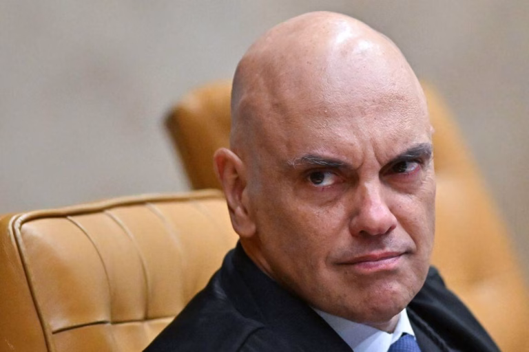 Juiz do Supremo Tribunal do Brasil suspende lei que permite reduzir pena de Bolsonaro