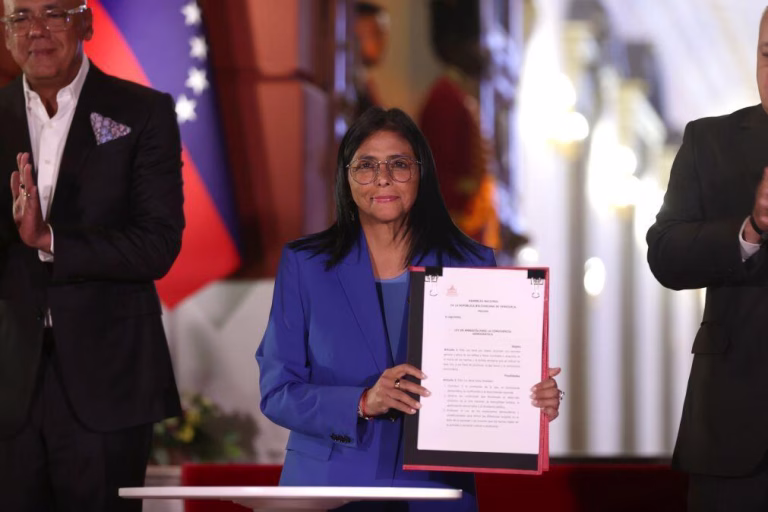 Líder interina promete Venezuela 
