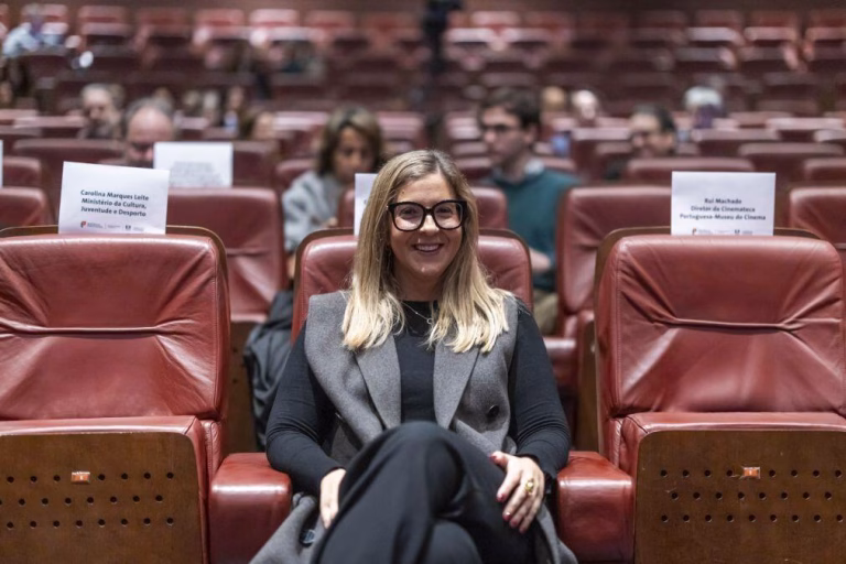 Ministra da Cultura revela que foram emitidos 30 mil cheques-livro no primeiro mês e meio