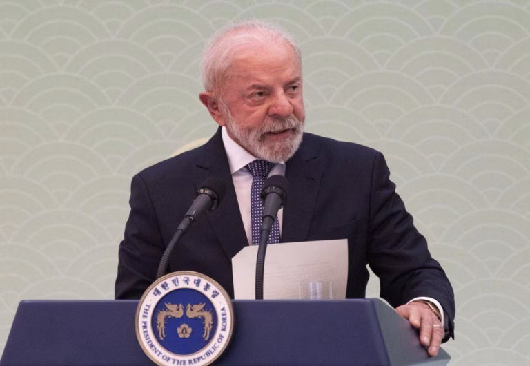 Lula promete rapidez contra efeitos de chuvas que já vitimaram 20 pessoas no Brasil