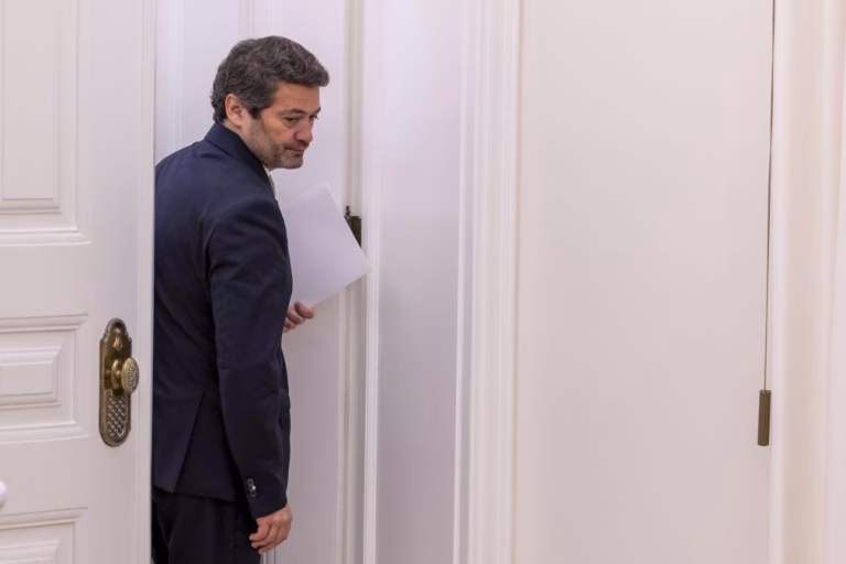 Ventura anuncia que reunião com Montenegro sobre lei laboral terminou sem acordo