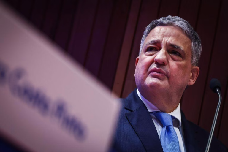 Avaliação de idoneidade e competência devia aplicar-se a empresas cotadas e públicas -- Paulo Macedo