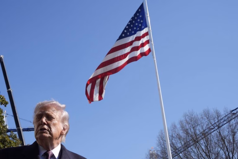 Trump pondera 