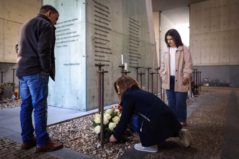 Entre-os-Rios/25 anos: Duas famílias ainda rezam o terço junto ao Anjo de Portugal todos os meses