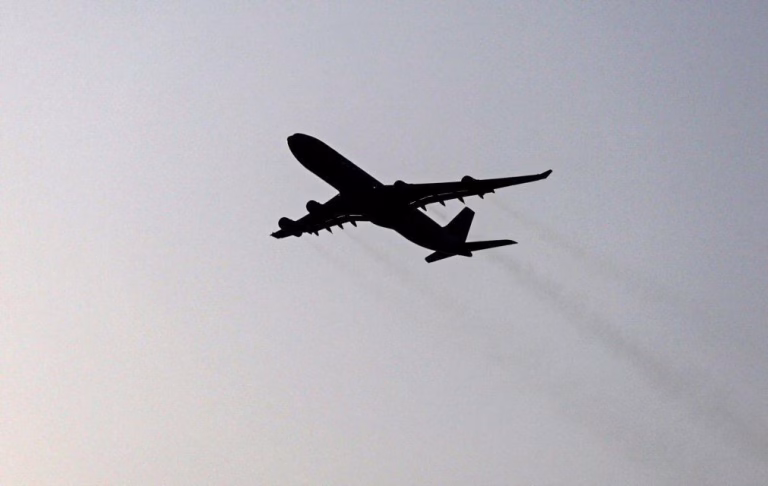 Aeroporto de Teerão retoma hoje voos internacionais