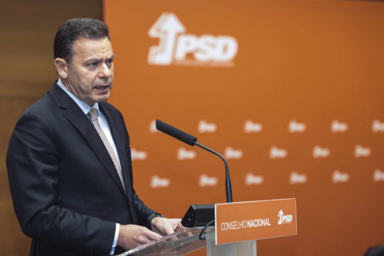 Montenegro propõe diretas no PSD em maio e desafia quem tiver caminho diferente a apresentar-se