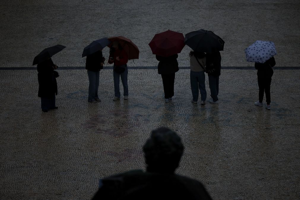 Doze distritos do continente sob aviso amarelo devido a chuva e trovoada