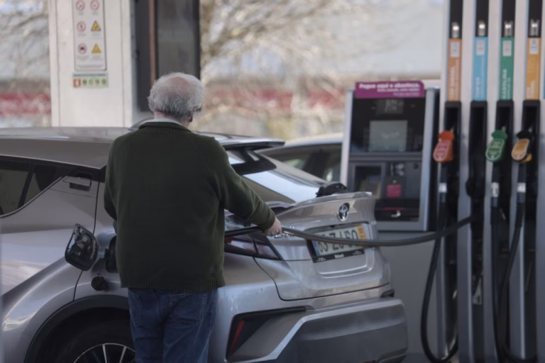 Descida acumulada do ISP é de 20,8 cêntimos no gasóleo e de 19,3 na gasolina -- Governo