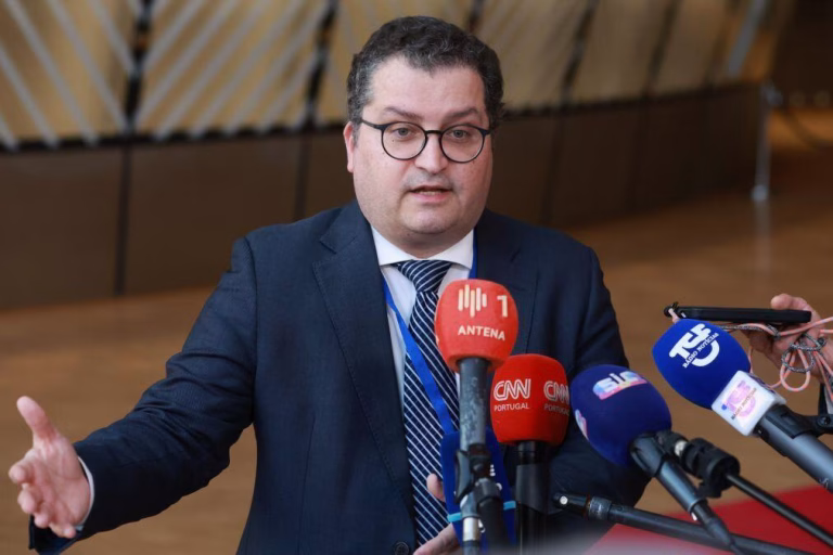 Ministro das Finanças afasta para já orçamento retificativo