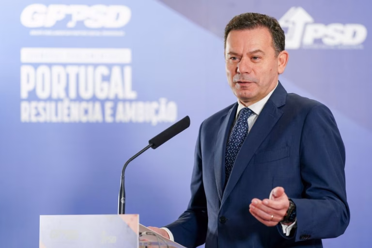 Montenegro anuncia que Portugal vai disponibilizar 10% das reservas de petróleo