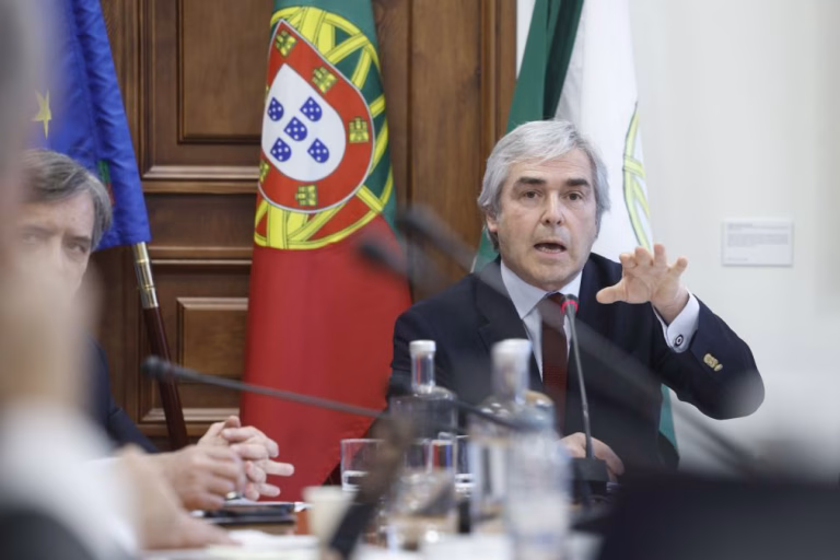 Ministro da Defesa diz que contactou autarca de Leiria e não obteve resposta