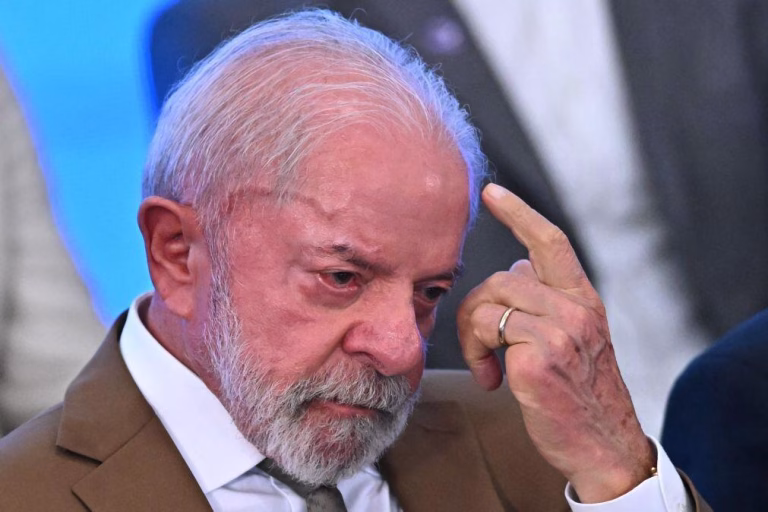 Brasil anuncia investimentos na refinação de petróleo em plena crise energética mundial