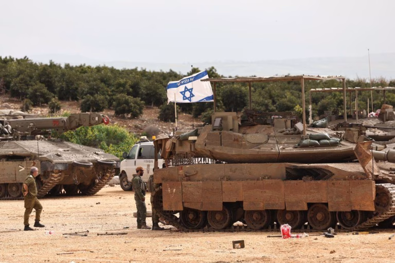Israel ataca instalações militares sírias