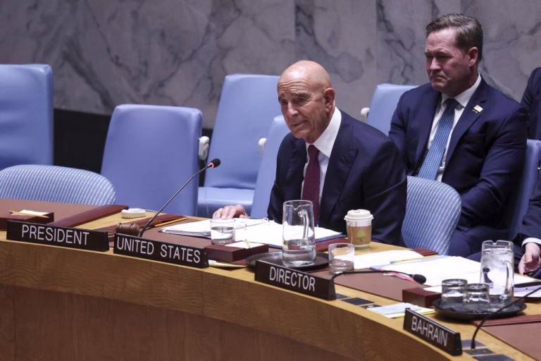 Trump renova mandato de Tom Barrack como enviado para a Síria e acrescenta Iraque