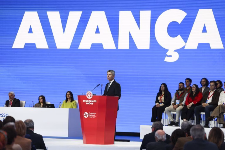 Lei laboral será rejeitada pelos socialistas se ficar como está - Carneiro