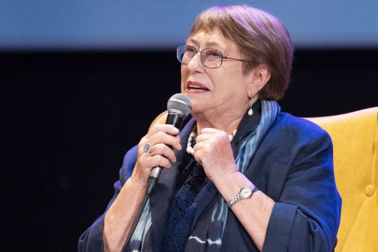 Michelle Bachelet defende 