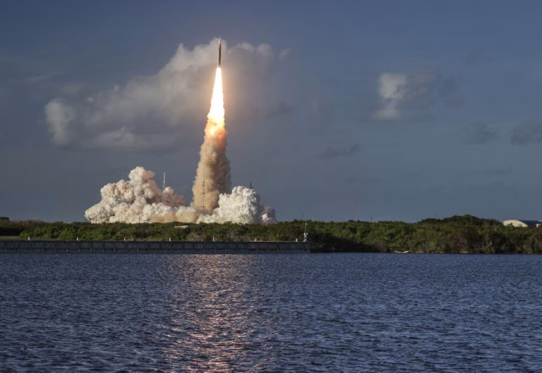 NASA confirma sucesso da manobra para lançar missão Artemis II rumo à Lua