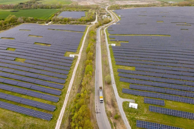 Renováveis superam subida da procura global de eletricidade em 2025 -- estudo