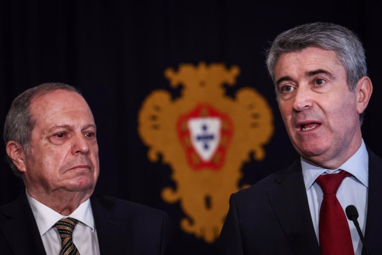 Carneiro manifesta a PR 