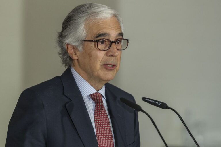Aguiar-Branco remete à Comissão de Assuntos Constitucionais acusações 