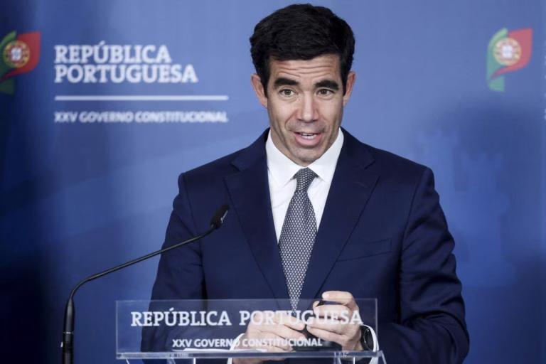 Governo condena 