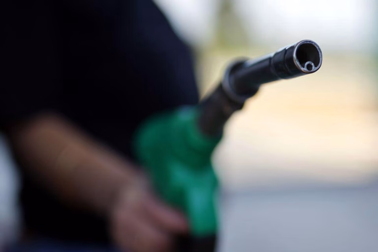 Preço do petróleo Brent cai 1,55% à espera de negociações entre EUA e Irão