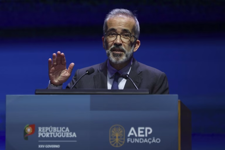 Portugal chama embaixador de Israel e garante proteção consular a portugueses na flotilha