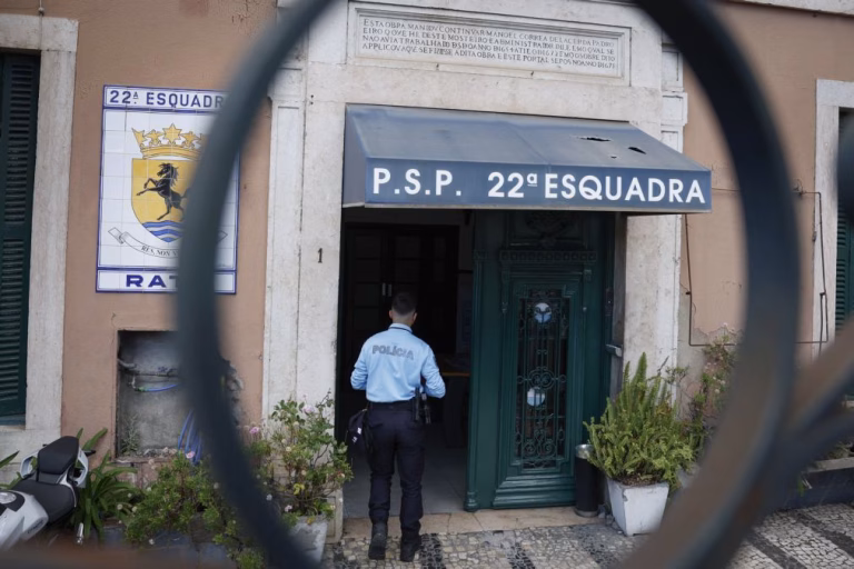 Terminou o interrogatório dos 14 polícias detidos no caso da esquadra do Rato