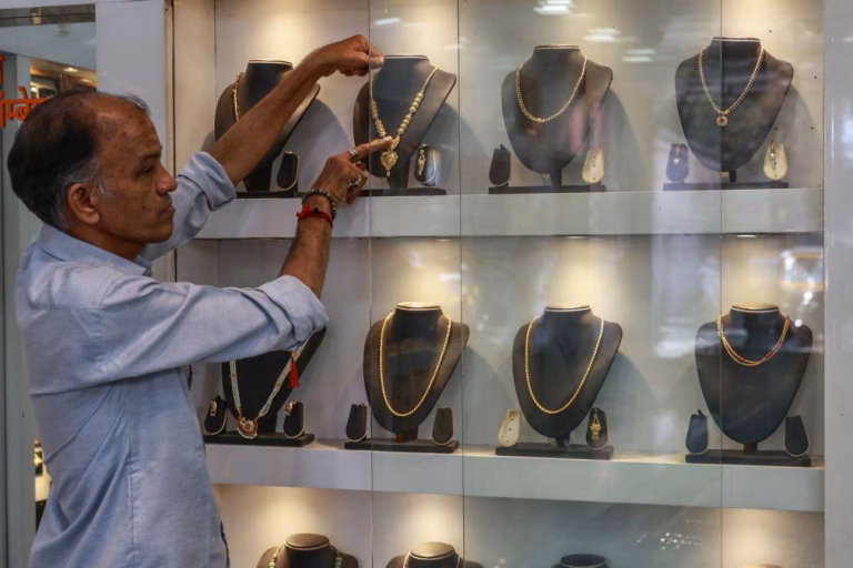 Índia quase triplica tarifa sobre ouro e prata para conter impacto da guerra no Irão