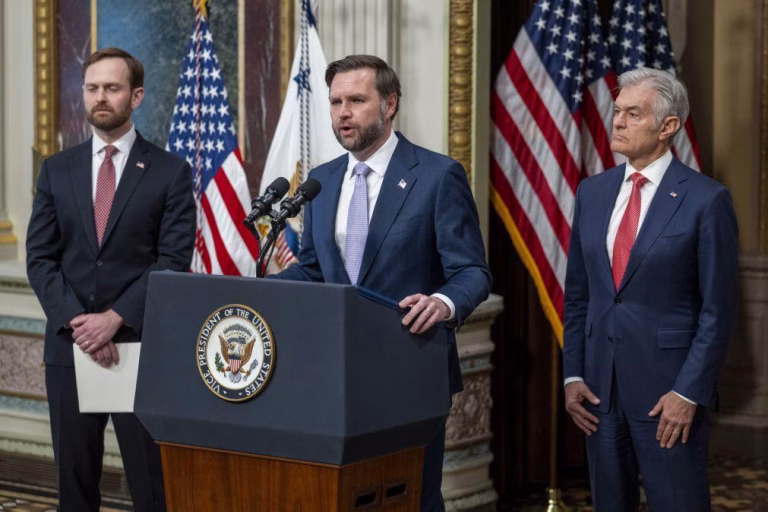 JD Vance sublinha que nuclear é 'linha vermelha' nas negociações com o Irão