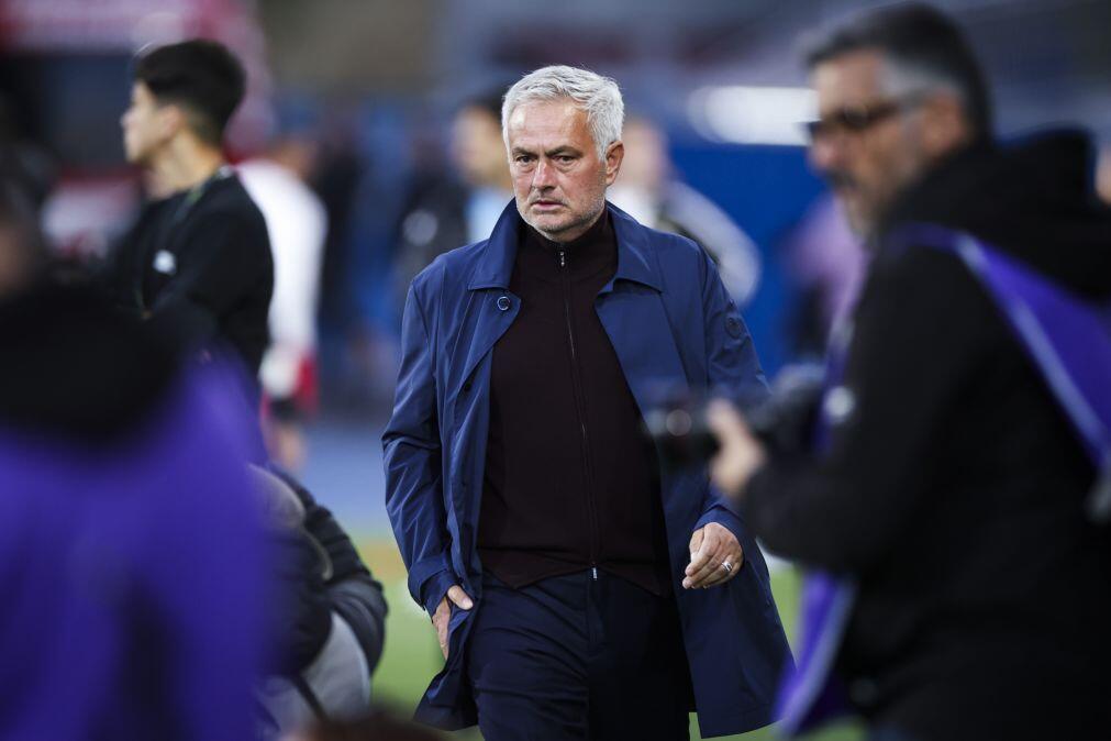 Benfica oficializa saída de José Mourinho para o Real Madrid por 15 ME