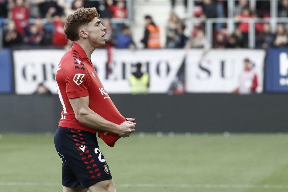 Liverpool contrata jovem espanhol Victor Muñoz ao Osasuna