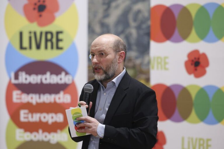 Livre com jornadas entre Leiria e Lisboa com foco nas tempestades e contra 