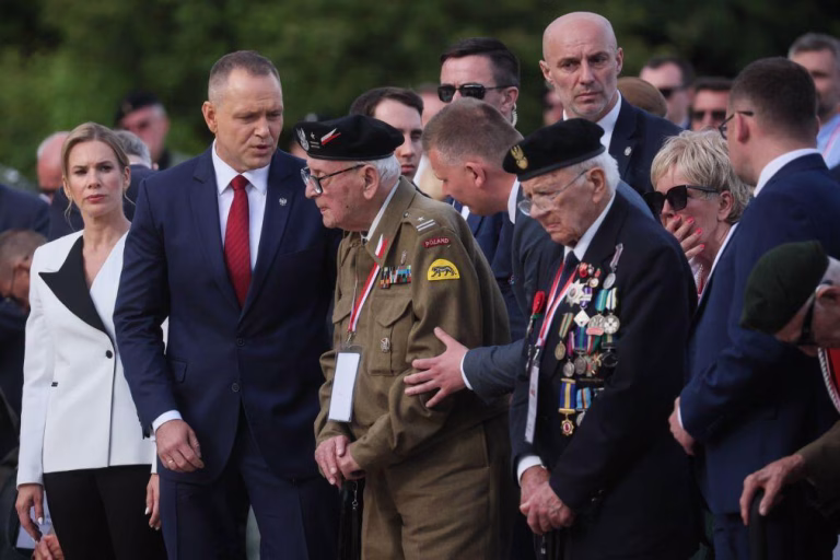 Presidente polaco rejeita adesão de Kiev à UE por homenagear colaborador nazi