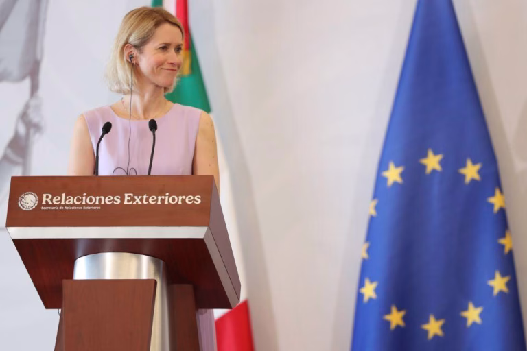 União Europeia pede fim do controlo e isolamento dos cubanos