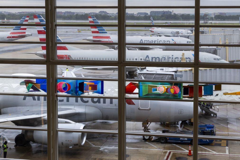 American Airlines suspende rotas durante o verão devido ao aumento dos combustíveis