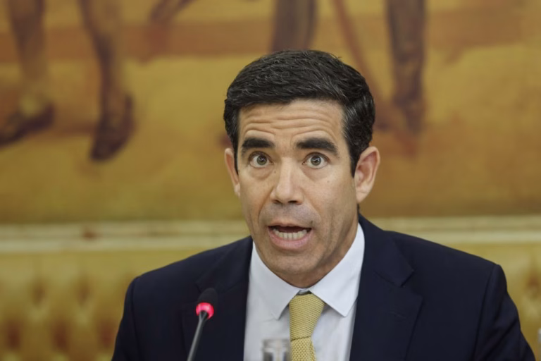 Governo acusa juristas e consultores de vistos 'gold' de terem enganado clientes