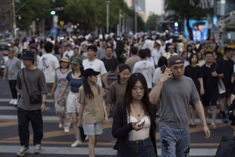 Indústria transformadora chinesa mantém expansão e supera previsões em maio