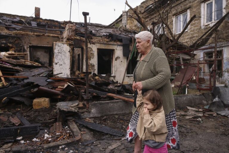 Troca de ataques entre Rússia e Ucrânia causam pelo menos dois mortos