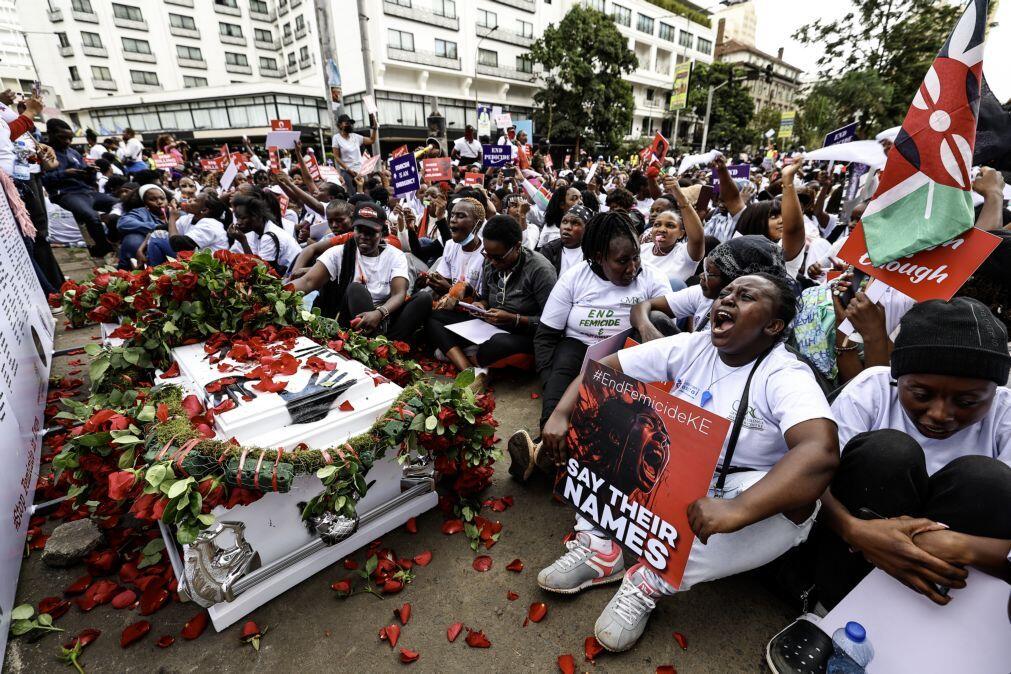 Centenas de pessoas protestam em Nairobi contra assassínios de mulheres e crianças