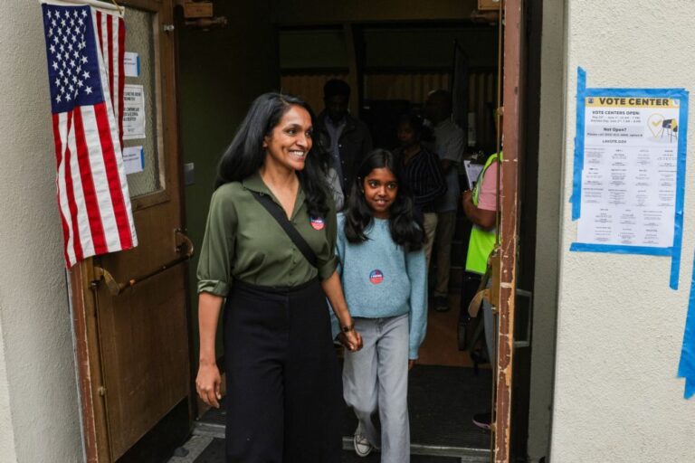 Democrata Nithya Raman enfrenta Karen Bass na corrida para câmara de Los Angeles