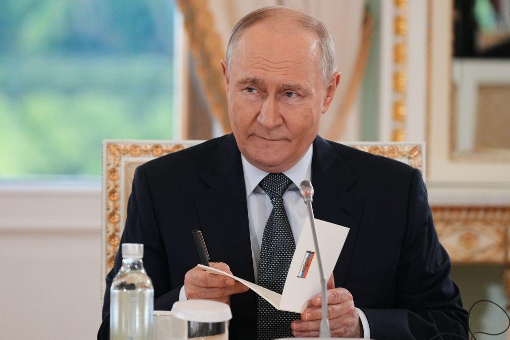 Putin admite que Rússia deve melhorar defesa anti-aérea depois de ataque de drones ucranianos
